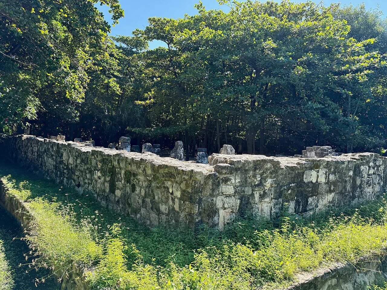 Cancun sightseeing: where the underwater art and Maya halls fit