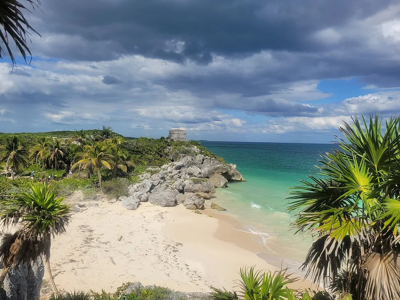 Tulum neighborhoods: pick your base for beach or town