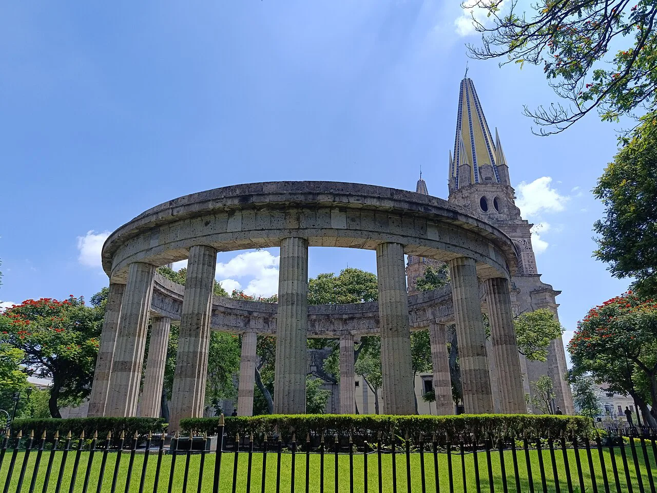 Rotonda de los Jaliscienses Ilustres with Guadalajara Cathedral's spires behind.