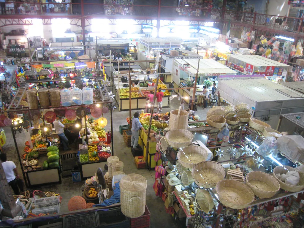Stalls inside an indoor market in Guanajuato.