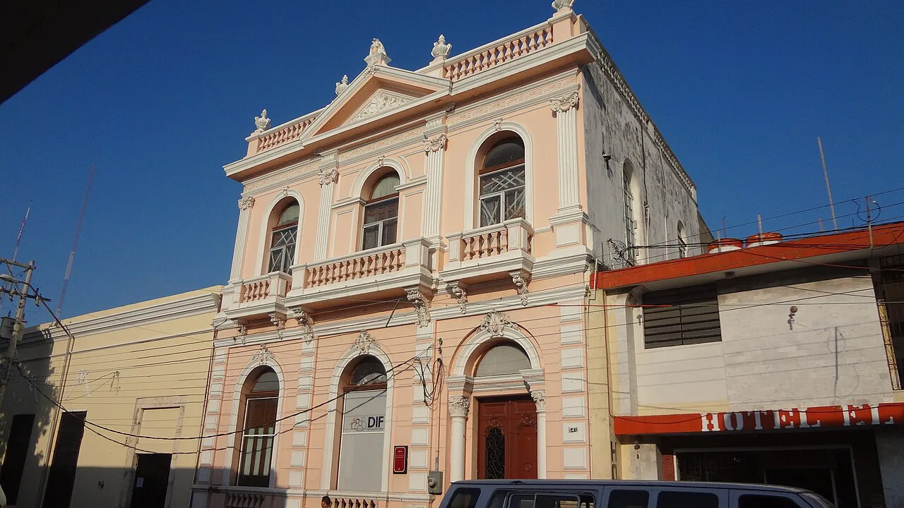 Colonial building on Calle 64 in Mérida, Yucatán.