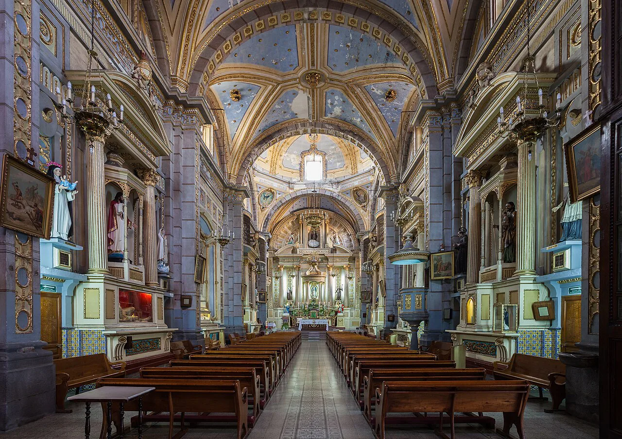 Interior of the Parish of Santa Clara de Asís in Puebla.