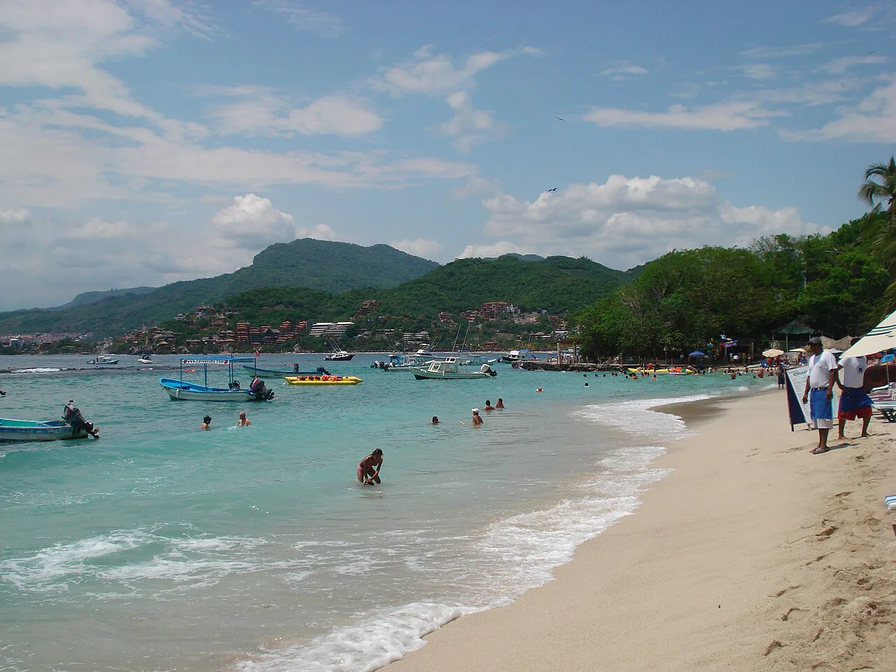 Playa las Gatas in Zihuatanejo.