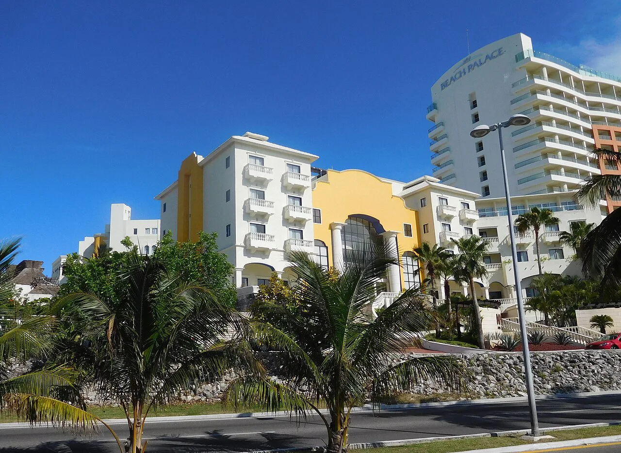 Hotels and palms along Boulevard Kukulcán in Cancún's Zona Hotelera.
